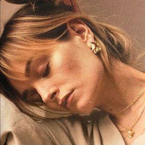 Earrings and ring Emma & Chloé